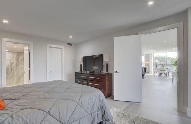 7754 Lakeside Boulevard 441, Boca Raton, FL 33434