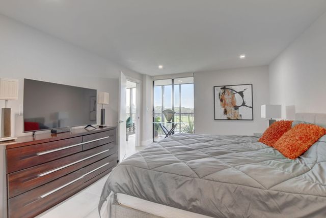 7754 Lakeside Boulevard 441, Boca Raton, FL 33434