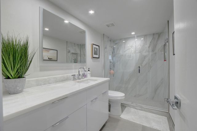 7754 Lakeside Boulevard 441, Boca Raton, FL 33434