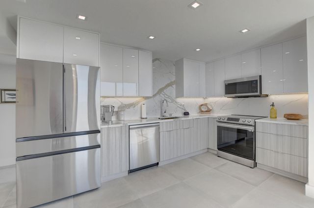 7754 Lakeside Boulevard 441, Boca Raton, FL 33434