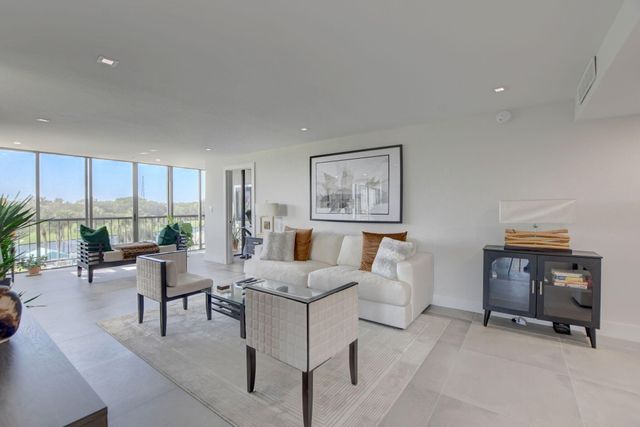 7754 Lakeside Boulevard 441, Boca Raton, FL 33434