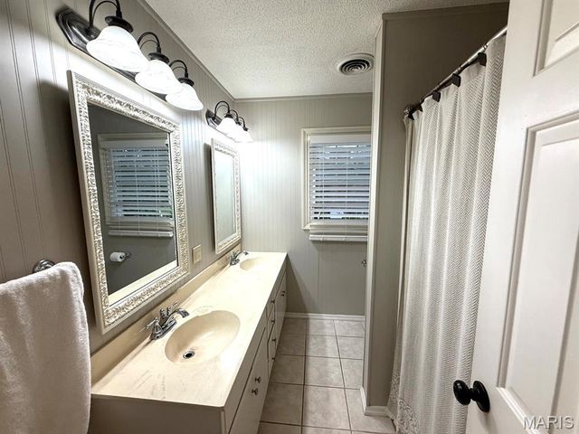 11429 Northview Drive, Dexter, MO 63841