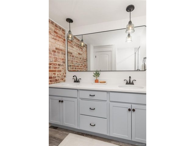 3750 N Vine St, Denver, CO 80205