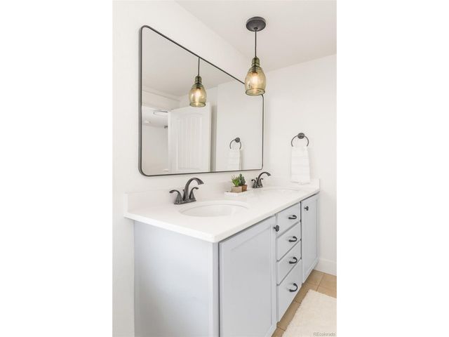 3750 N Vine St, Denver, CO 80205