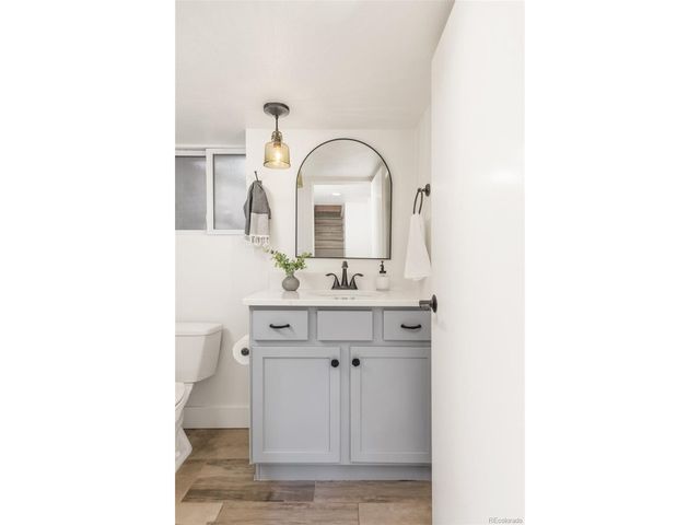 3750 N Vine St, Denver, CO 80205