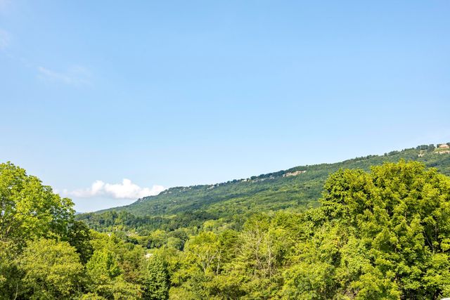 800 Reads Lake Road 305, Chattanooga, TN 37415