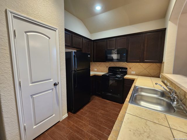 538 CREEKSIDE CIR, New Braunfels, TX 78130