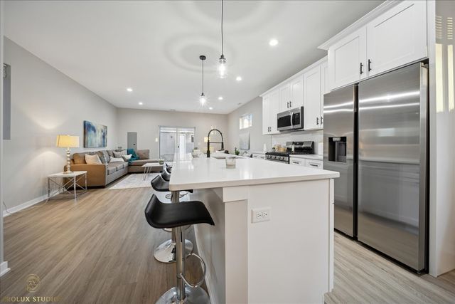 530 E 44TH Place, Chicago, IL 60653