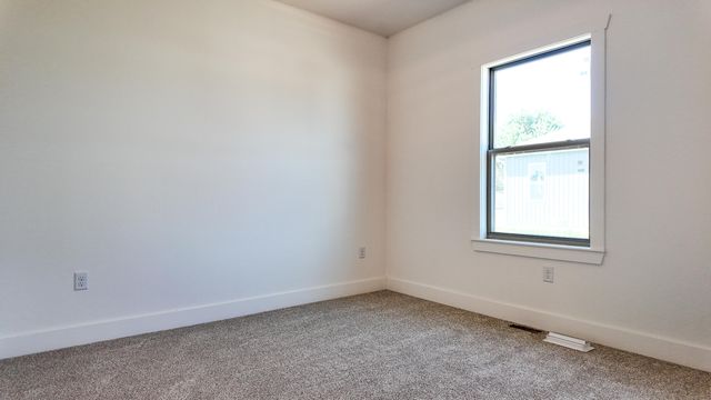 720 E Vivian Street, Bolivar, MO 65613