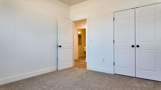 720 E Vivian Street, Bolivar, MO 65613