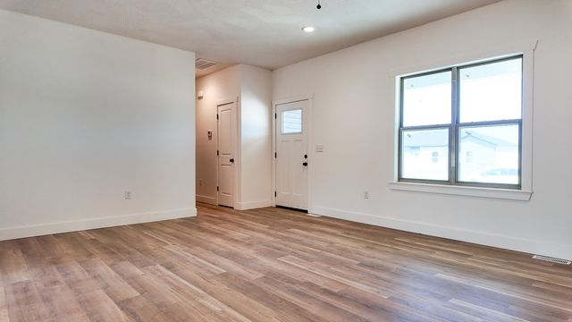 720 E Vivian Street, Bolivar, MO 65613