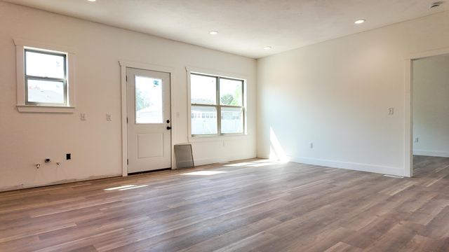 720 E Vivian Street, Bolivar, MO 65613