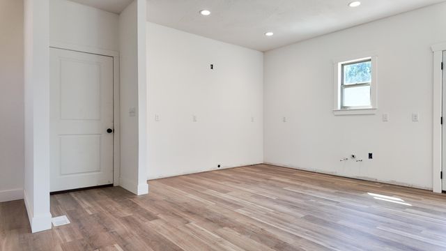 720 E Vivian Street, Bolivar, MO 65613