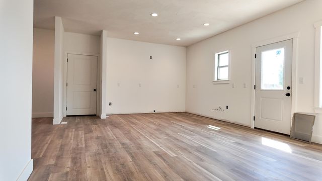 720 E Vivian Street, Bolivar, MO 65613