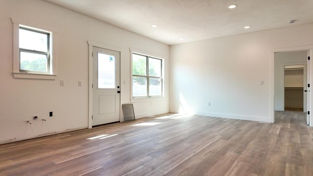 720 E Vivian Street, Bolivar, MO 65613