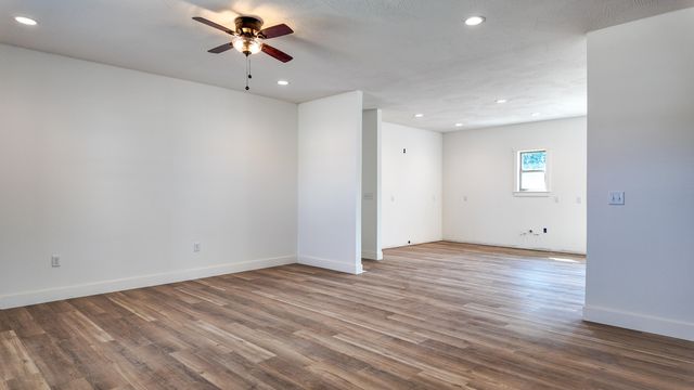 720 E Vivian Street, Bolivar, MO 65613