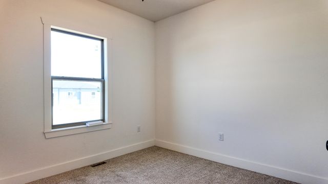 720 E Vivian Street, Bolivar, MO 65613