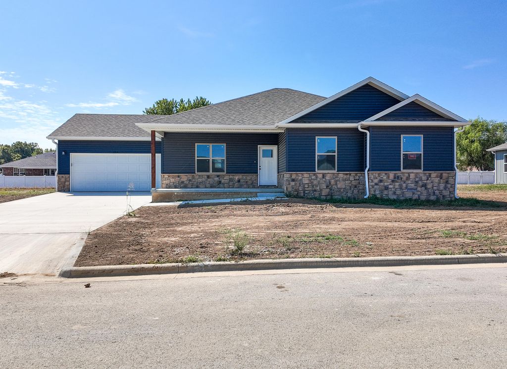 720 E Vivian Street, Bolivar, MO 65613