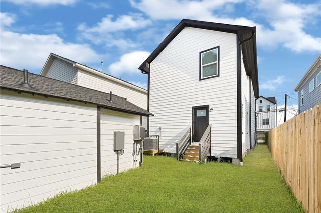 1107 Brooks Street, Houston, TX 77009