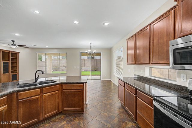 13156 W CHAPAROSA Way, Peoria, AZ 85383