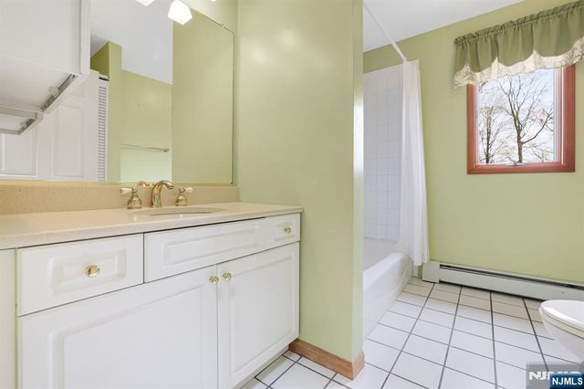 17 Sherbrooke Drive, Lincoln Park Borough, NJ 07035