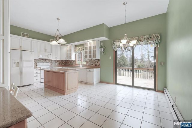 17 Sherbrooke Drive, Lincoln Park Borough, NJ 07035