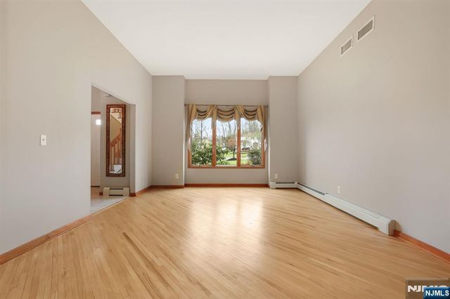 17 Sherbrooke Drive, Lincoln Park Borough, NJ 07035