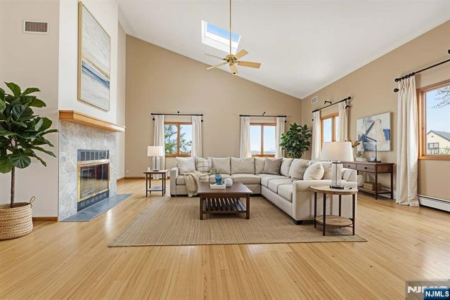 17 Sherbrooke Drive, Lincoln Park Borough, NJ 07035