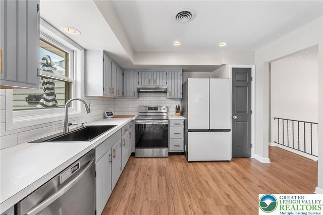 541 Mountain View Road, Lower Nazareth Twp, PA 18064