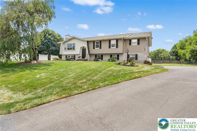 541 Mountain View Road, Lower Nazareth Twp, PA 18064