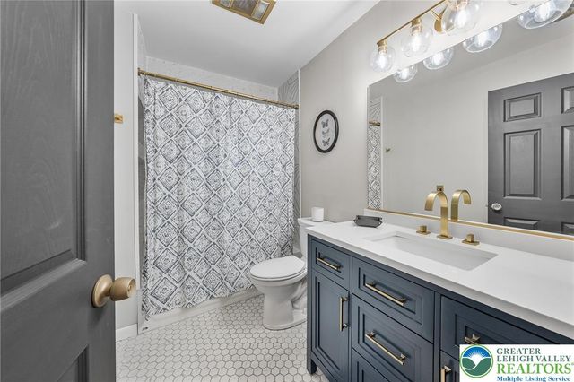 541 Mountain View Road, Lower Nazareth Twp, PA 18064
