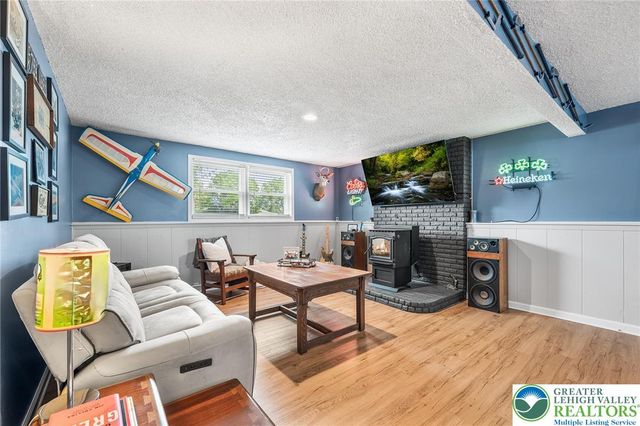 541 Mountain View Road, Lower Nazareth Twp, PA 18064