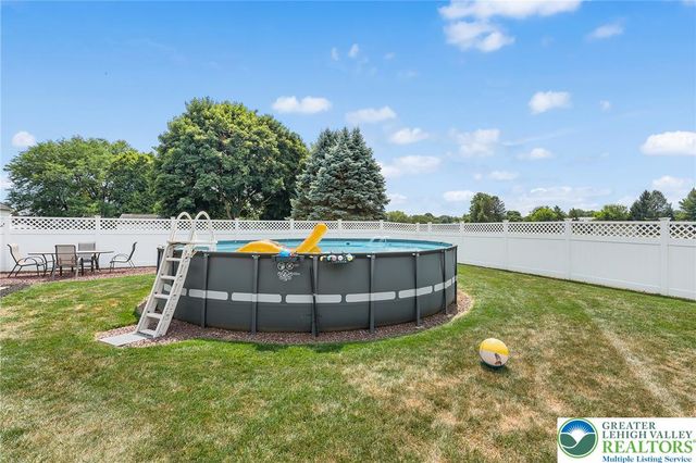 541 Mountain View Road, Lower Nazareth Twp, PA 18064