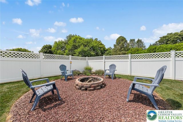 541 Mountain View Road, Lower Nazareth Twp, PA 18064
