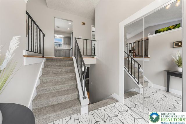 541 Mountain View Road, Lower Nazareth Twp, PA 18064