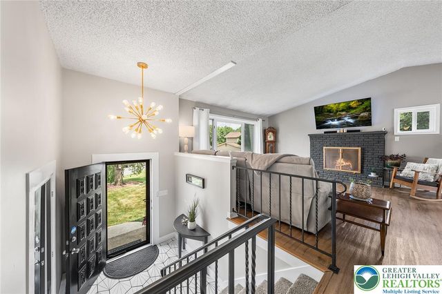 541 Mountain View Road, Lower Nazareth Twp, PA 18064