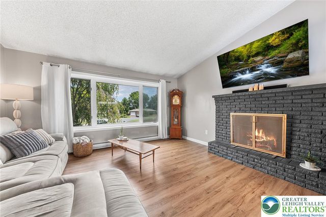 541 Mountain View Road, Lower Nazareth Twp, PA 18064