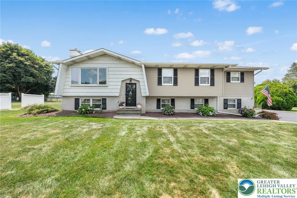 541 Mountain View Road, Lower Nazareth Twp, PA 18064