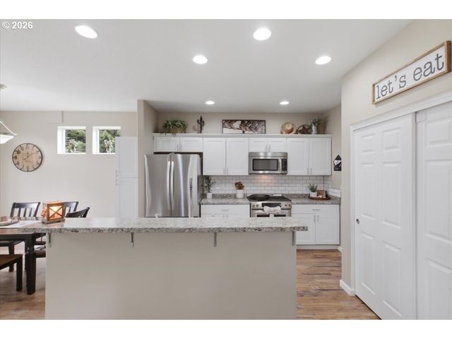 522 AVALON Ct, Albany, OR 97322