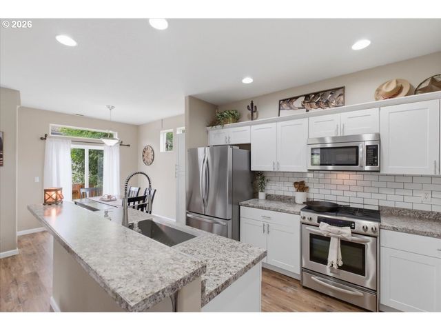 522 AVALON Ct, Albany, OR 97322