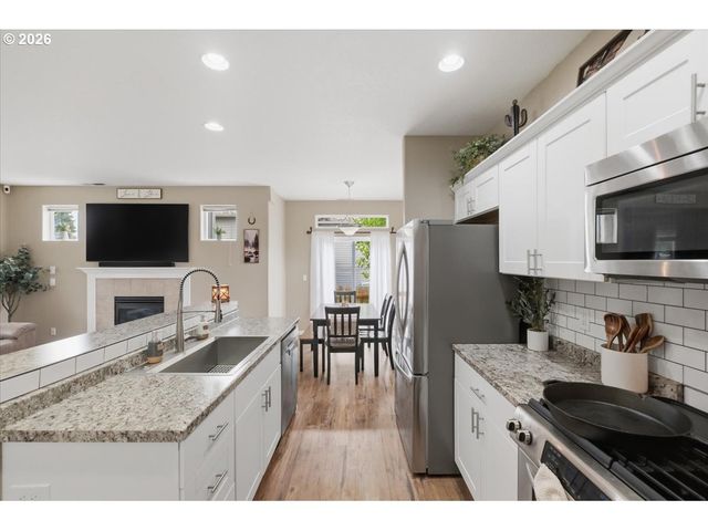 522 AVALON Ct, Albany, OR 97322