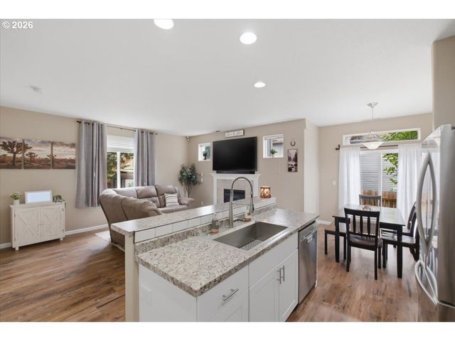 522 AVALON Ct, Albany, OR 97322