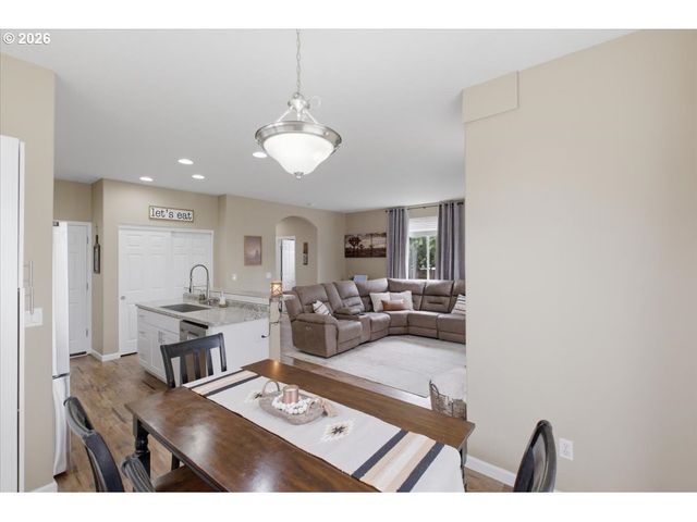 522 AVALON Ct, Albany, OR 97322