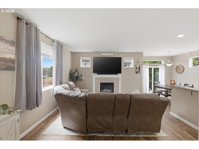 522 AVALON Ct, Albany, OR 97322