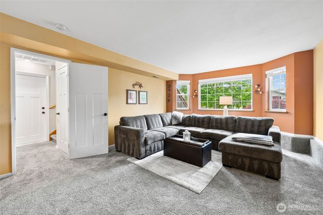 18503 71st Avenue Ct E, Puyallup, WA 98375