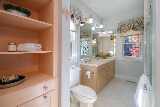 96 Forest Ridge Rd 96, Concord, MA 01742