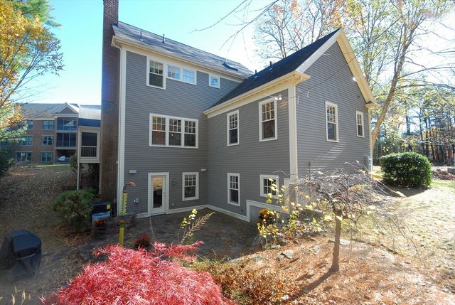 96 Forest Ridge Rd 96, Concord, MA 01742