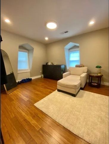 53 Hathorn St. 1, Newton, MA 02458