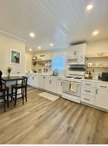 53 Hathorn St. 1, Newton, MA 02458