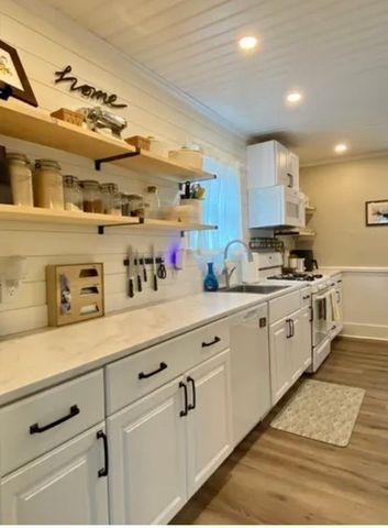 53 Hathorn St. 1, Newton, MA 02458